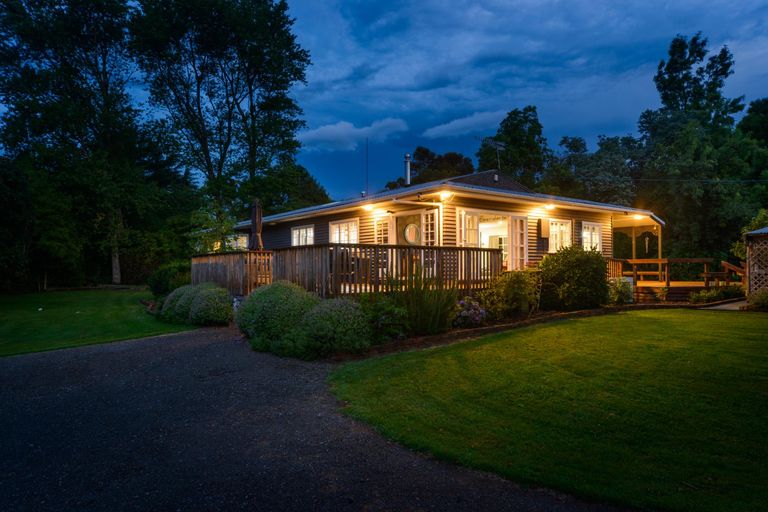 Photo of property in 158 Turitea Road, Fitzherbert, Palmerston North, 4472