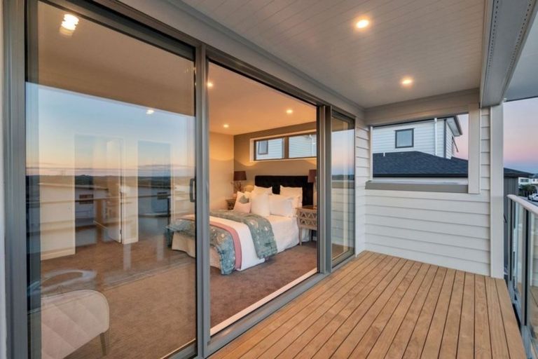 Photo of property in 5 Manawanui Way, Orewa, 0931