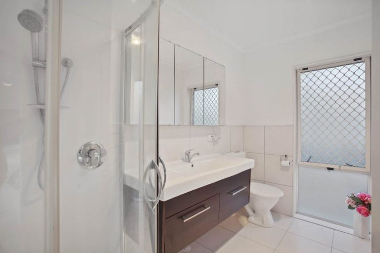 Photo of property in 8 Yarlside Place, Northpark, Auckland, 2013