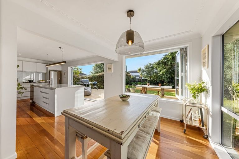 Photo of property in 4 Divich Avenue, Te Atatu South, Auckland, 0610