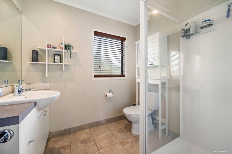 Photo of property in 8 Seamount Drive, Red Beach, 0932