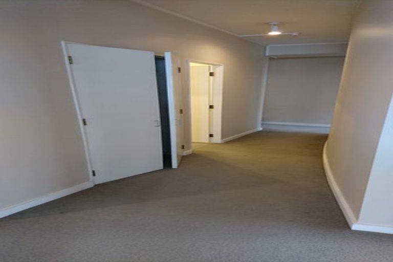 Photo of property in 17 Kent Terrace - Kent Apartments, 4e/16 Kent Terrace, Mount Victoria, Wellington, 6011