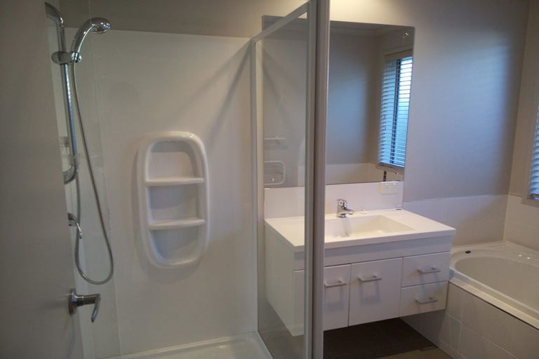 Photo of property in 212 Harbourside Drive, Karaka, Papakura, 2113