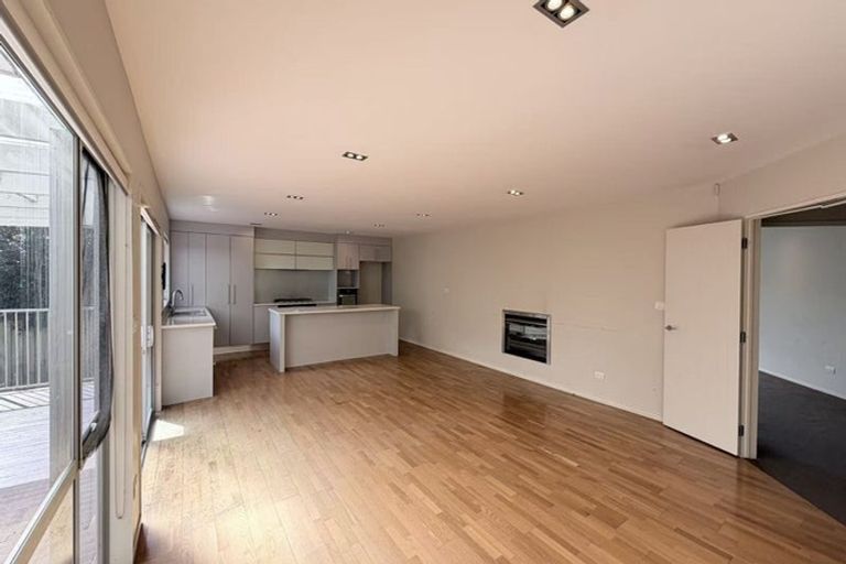 Photo of property in 9 Amber Glen, Albany, Auckland, 0632