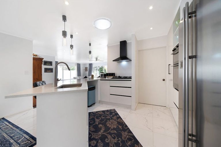 Photo of property in 15 Lanier Place, Glendene, Auckland, 0602