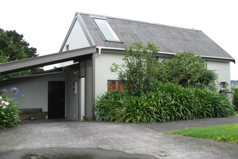 Photo of property in 2 Seaforth Avenue, Mangere Bridge, Auckland, 2022