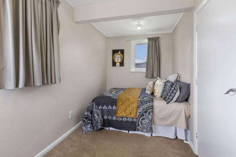 Photo of property in 2a Taupiri Crescent, Titahi Bay, Porirua, 5022