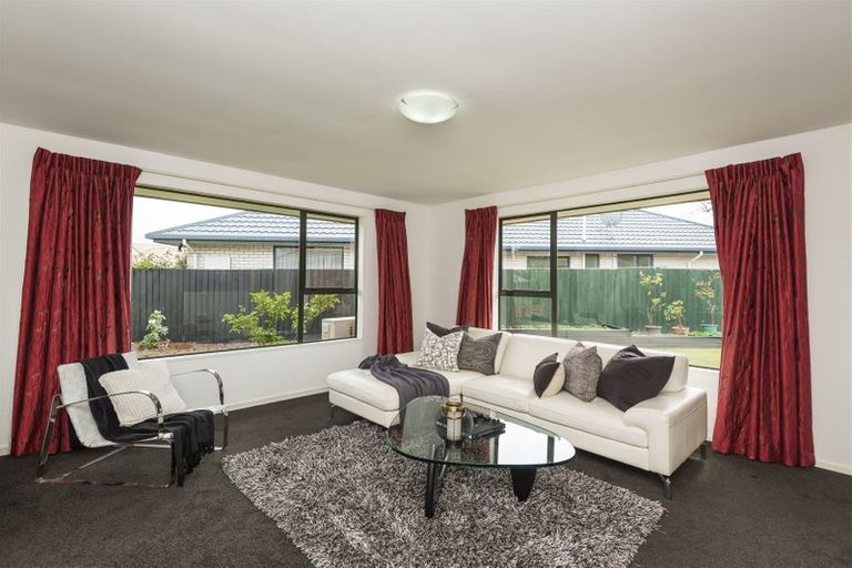 Photo of property in 18 Innisfree Place, Northwood, Christchurch, 8051