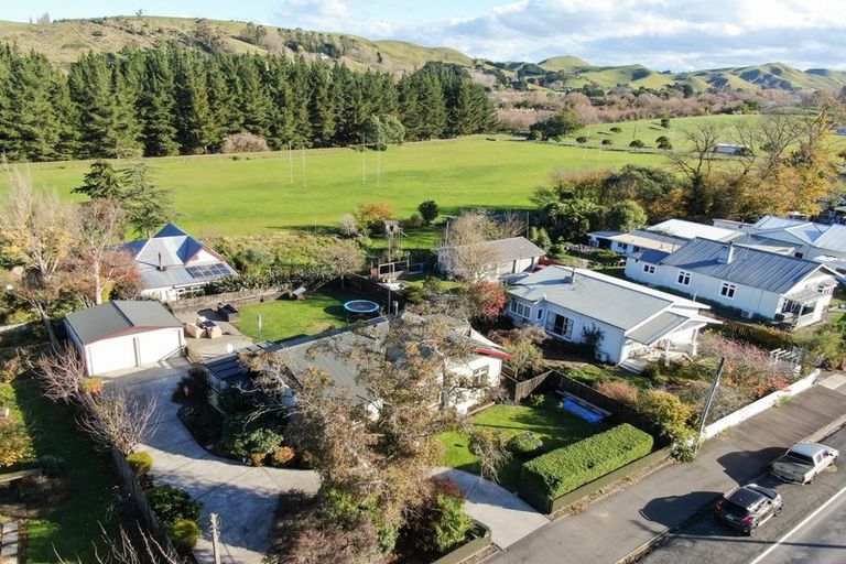 Photo of property in 15a Ruataniwha Street, Waipawa, 4210