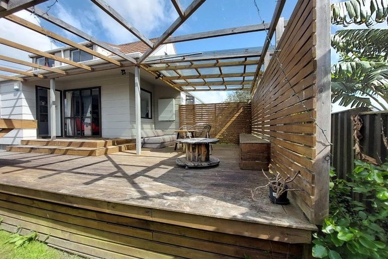 Photo of property in 2/24 Lancaster Road, Beach Haven, Auckland, 0626