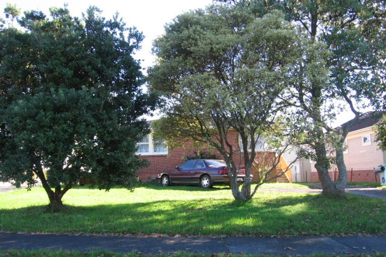 Photo of property in 2/82 Roberts Road, Te Atatu South, Auckland, 0610