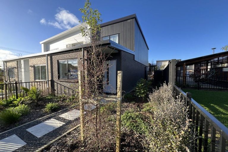 Photo of property in 357 Glengarry Road, Glen Eden, Auckland, 0602