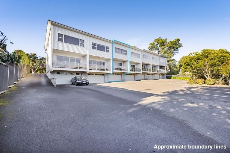 Photo of property in The Strand, 4/16 Ronald Street, Strandon, New Plymouth, 4312