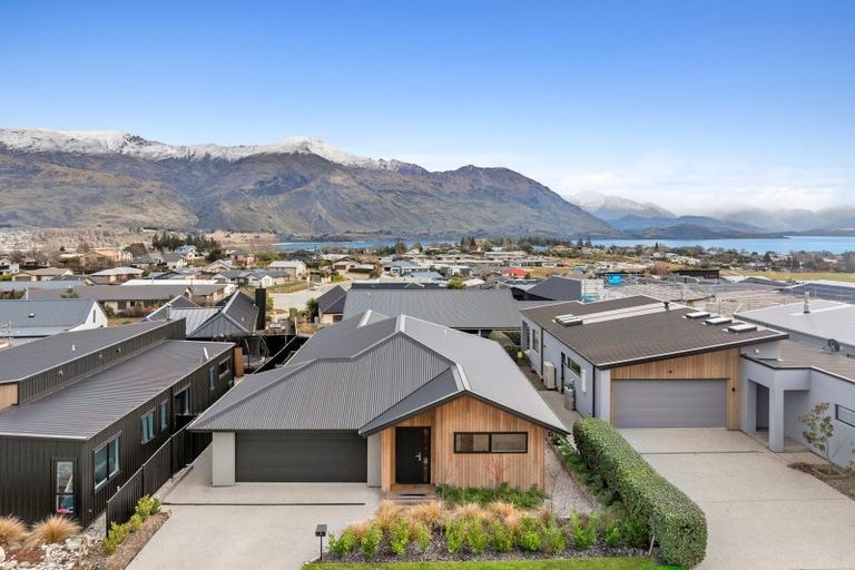 Photo of property in 7 Landsborough Lane, Wanaka, 9305