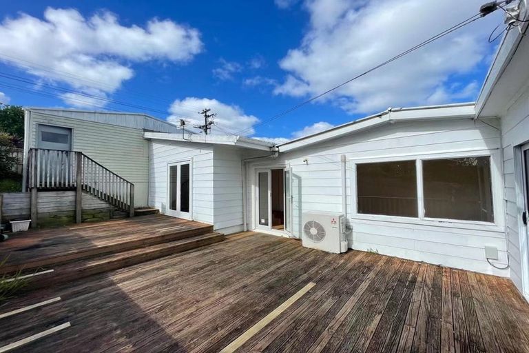 Photo of property in 16 Savoy Road, Glen Eden, Auckland, 0602