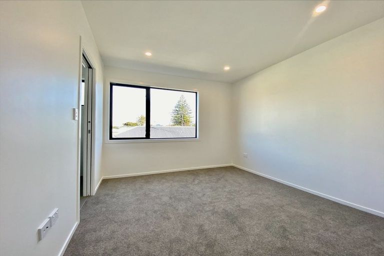 Photo of property in 5/12 Enderby Drive, Te Atatu Peninsula, Auckland, 0610