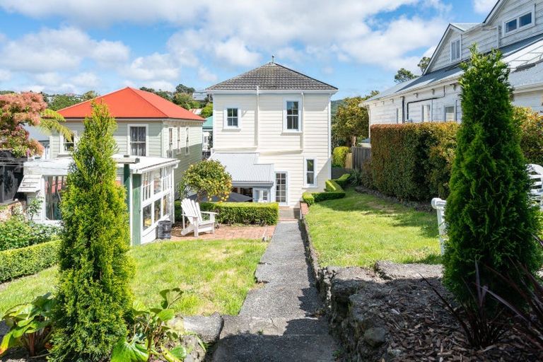 Photo of property in 33 Grove Road, Kelburn, Wellington, 6012