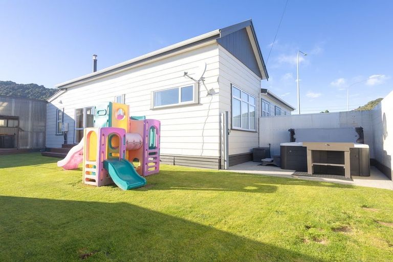 Photo of property in 125 Bright Street, Cobden, Greymouth, 7802