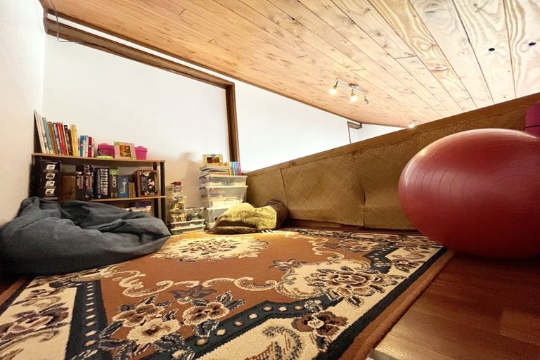 Photo of property in 32 Cron Avenue, Te Atatu South, Auckland, 0610