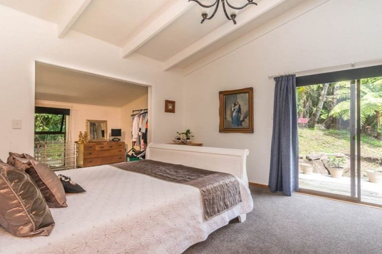 Photo of property in 215 Shaw Road, Titirangi, Auckland, 0604