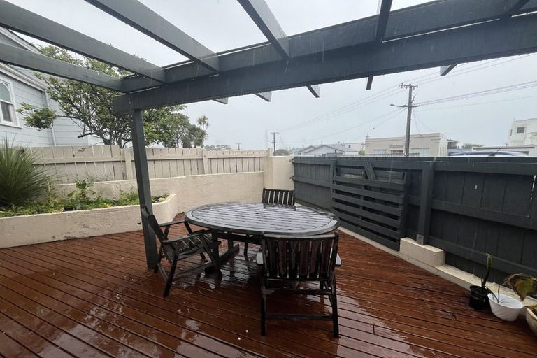 Photo of property in 23 Breakwater Road, Moturoa, New Plymouth, 4310