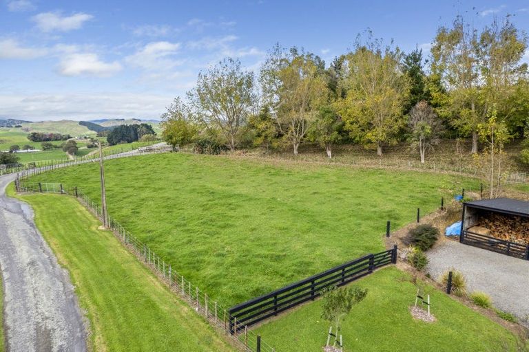 Photo of property in 16 Kaitawa Road, Pahiatua, 4981