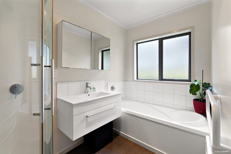 Photo of property in 11 Cresswell Place, Johnsonville, Wellington, 6037