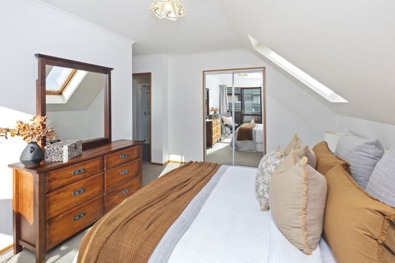 Photo of property in 2/77 Hinau Street, Riccarton, Christchurch, 8041