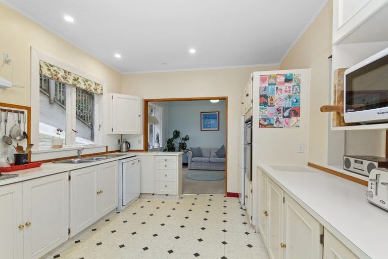 Photo of property in 29 Wadestown Road, Wadestown, Wellington, 6012