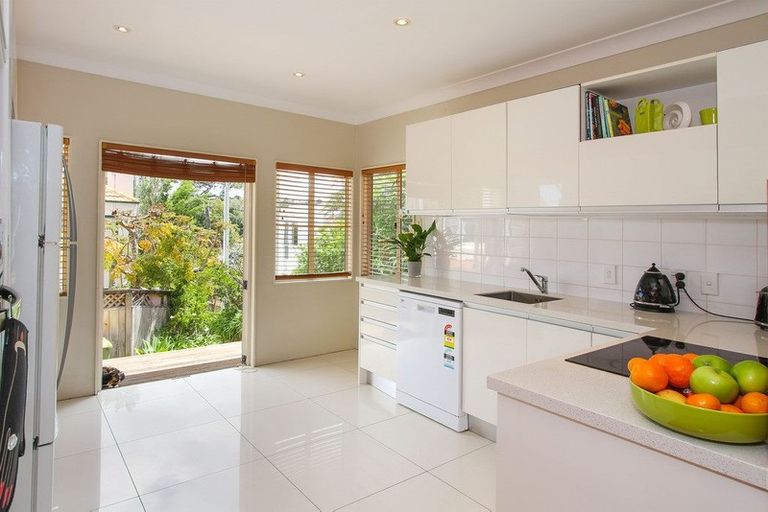 Photo of property in 2/111 Beach Road, Castor Bay, Auckland, 0620