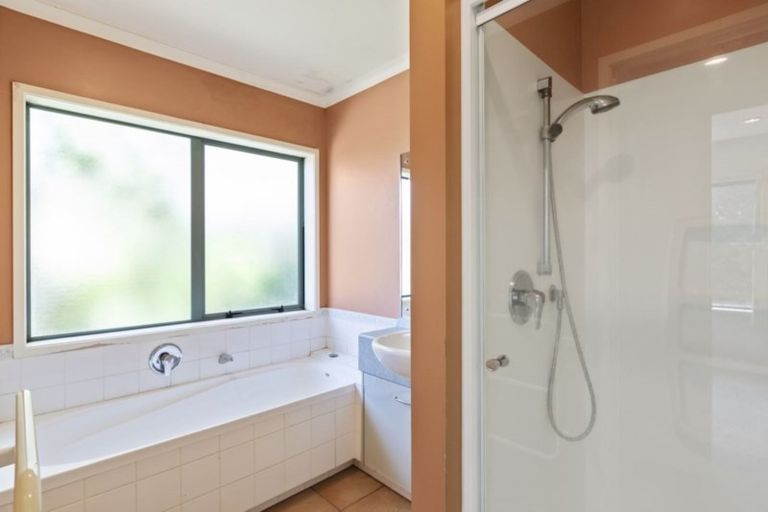 Photo of property in 3 Russett Grove, Henderson, Auckland, 0612