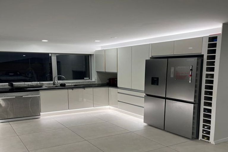 Photo of property in 7a Seymour Road, Sunnyvale, Auckland, 0612