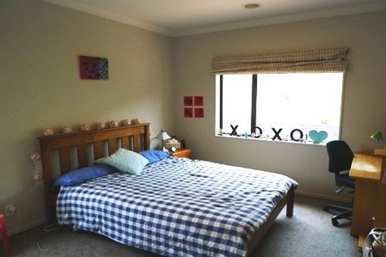 Photo of property in 77 Amesbury Drive, Churton Park, Wellington, 6037