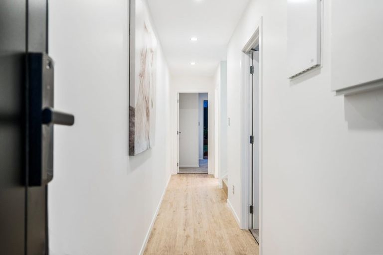 Photo of property in 2/14 Sabot Place, Massey, 0614