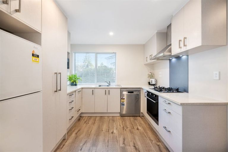 Photo of property in 2 Manatu Lane, Kelston, Auckland, 0602
