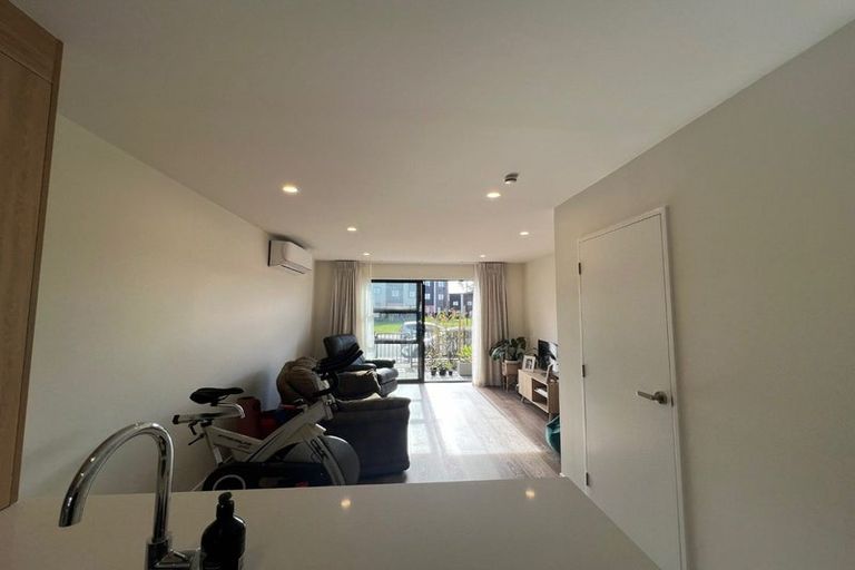 Photo of property in 35 Jabuka Street, Glen Eden, Auckland, 0602