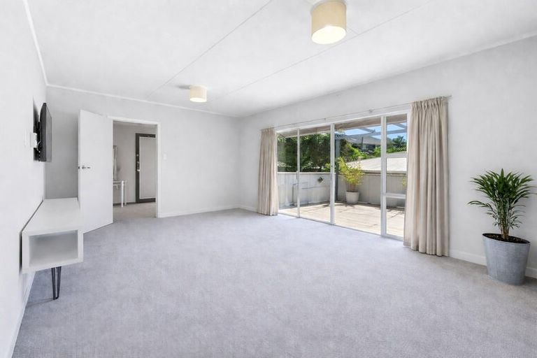Photo of property in 6 Carlton Terrace, Westown, New Plymouth, 4310