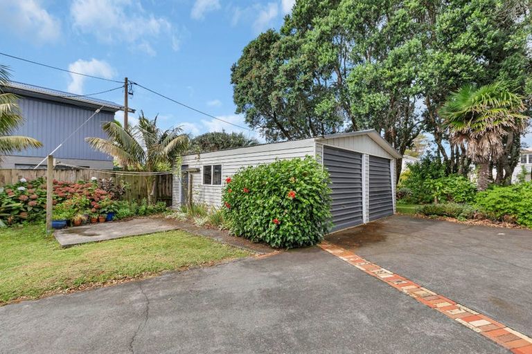Photo of property in 22 Karoro Road, One Tree Point, 0118