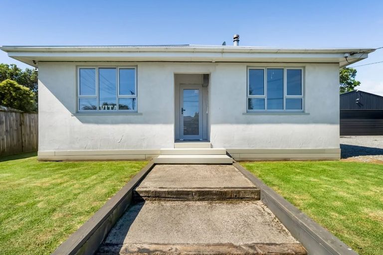 Photo of property in 21 Carthew Street, Okato, 4335