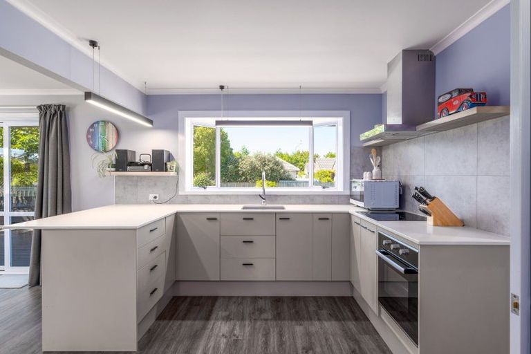 Photo of property in 100a Aorangi Road, Bryndwr, Christchurch, 8053