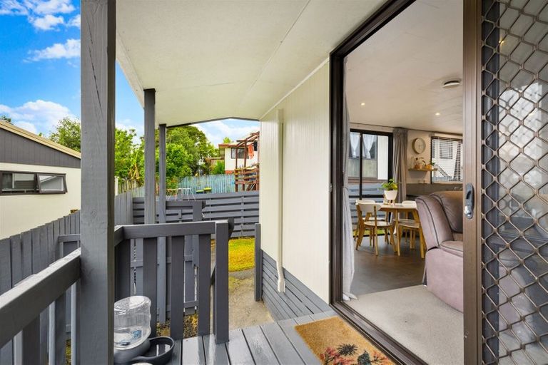 Photo of property in 2/22 Starforth Place, Henderson, Auckland, 0612