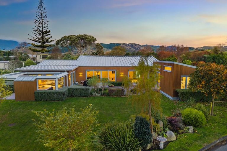 Photo of property in 3 Bressay Way, Waikanae, 5036