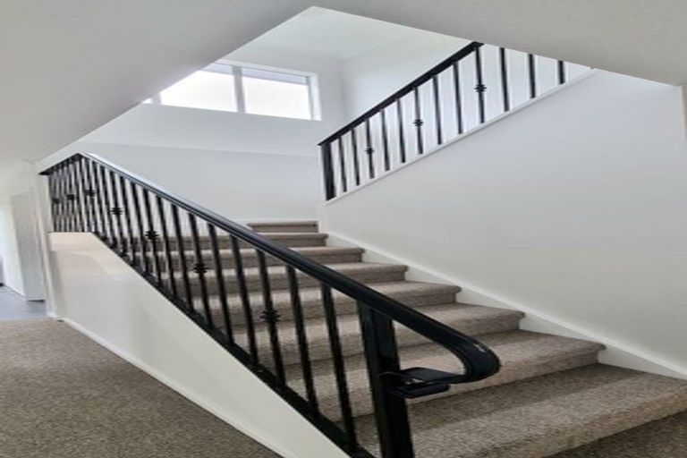 Photo of property in 23 Cambrian Crescent, Flat Bush, Auckland, 2016