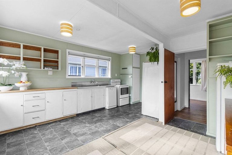 Photo of property in 90 Huatoki Street, Vogeltown, New Plymouth, 4310