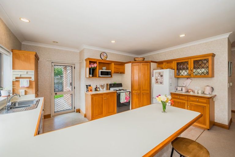 Photo of property in 1 Greenaway Road, Waikanae, 5036