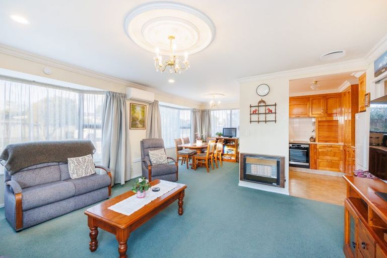 Photo of property in 1 Wincanton Place, Awapuni, Palmerston North, 4412