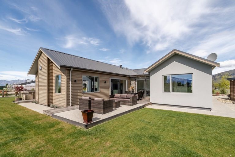 Photo of property in 4 Mcdonald Street, Wanaka, 9305