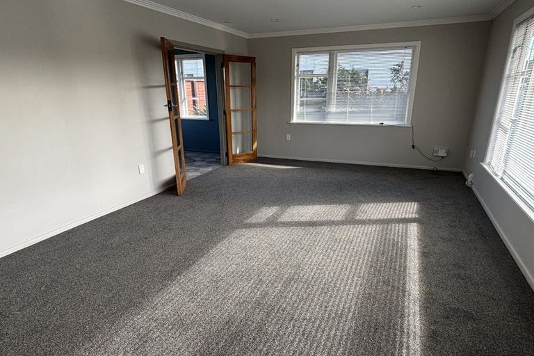 Photo of property in 35 Pokohiwi Road, Normandale, Lower Hutt, 5010