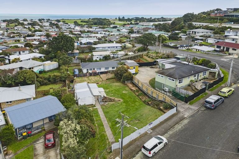 Photo of property in 3 Scott Street, Moturoa, New Plymouth, 4310