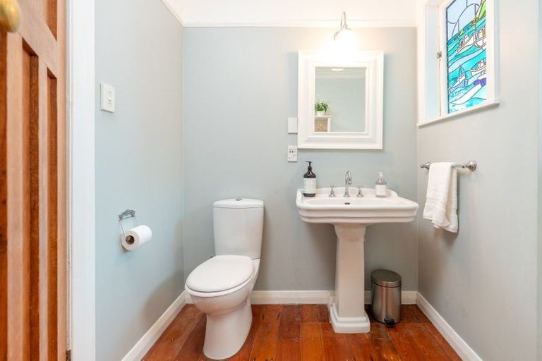 Photo of property in 86 The Parade, Island Bay, Wellington, 6023